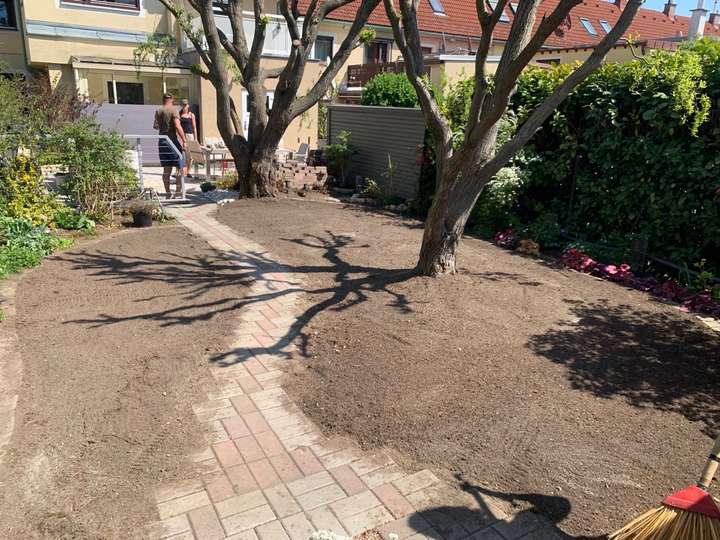 Vorbereitete Rasenfläche